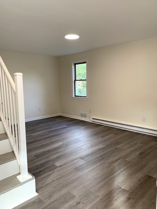 Building Photo - PRICE REDUCTION!! NEWLY RENOVATED!!
