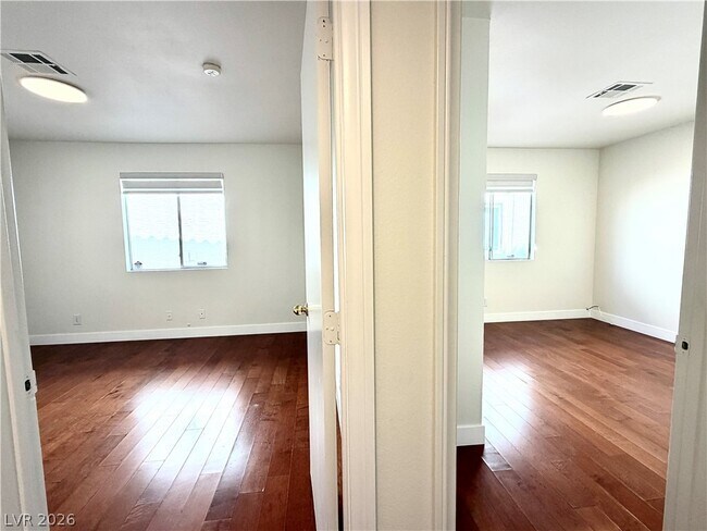 Foto del edificio - 920 Rockview Dr