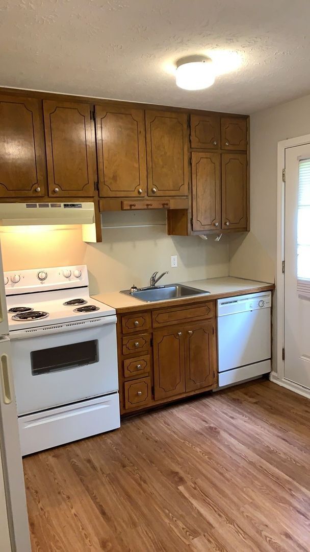 Building Photo - 4686 Cook Dr