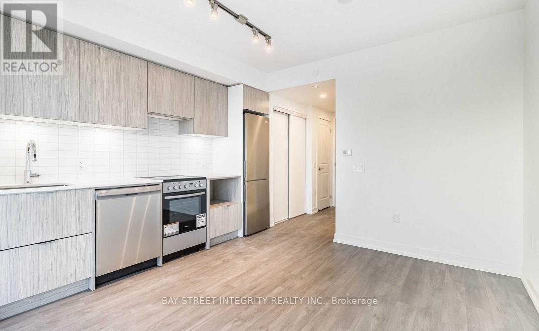 Building Photo - 395 Bloor St E