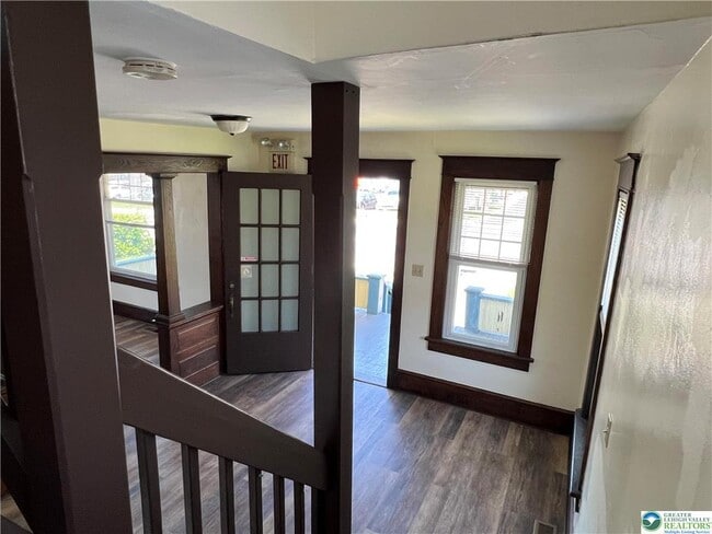 Building Photo - 165 E Brown St