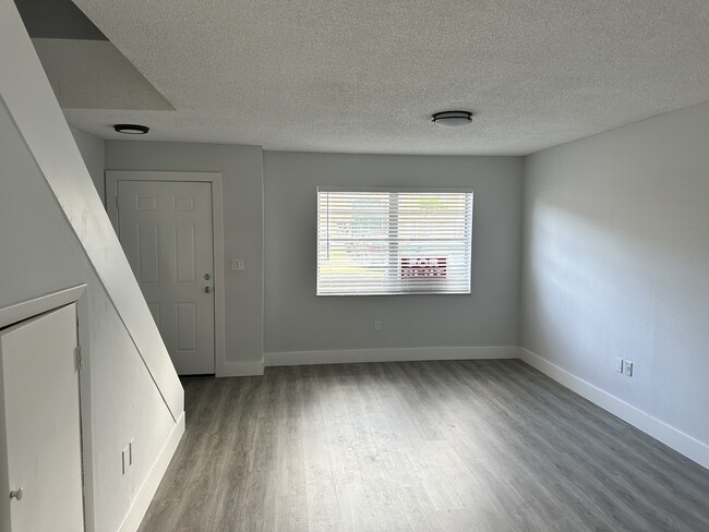 Building Photo - 470 NE 18th Ave