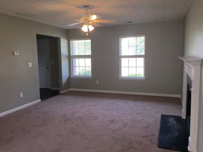 Building Photo - Ola schools 4 bedrooms 2.5 baths on large ...