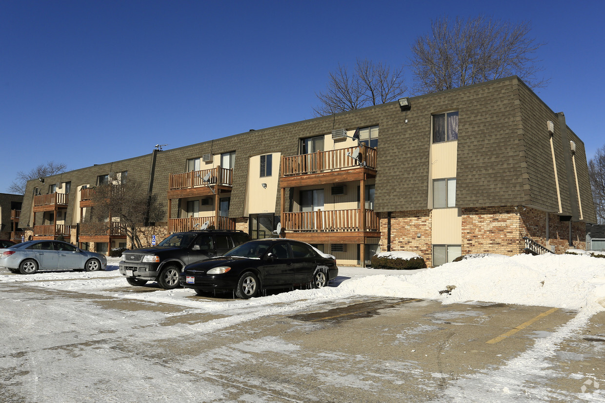 Building Photo - Meadow Oaks Apartments