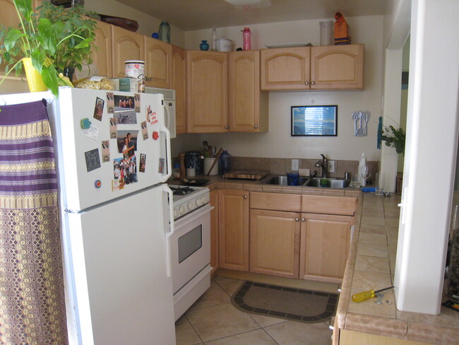 Building Photo - 1064 Sapphire St