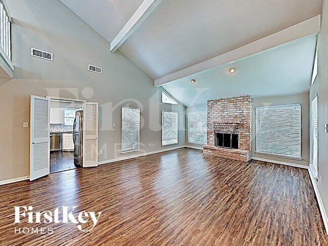 Foto del edificio - 7451 Tunbury Ln