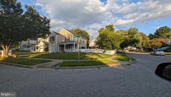 Building Photo - 3801 Ernst Dr