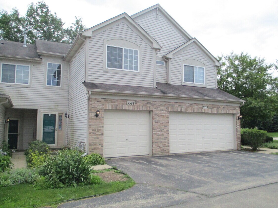 3374 Blue Ridge Dr, Carpentersville, IL 60110 Townhome Rentals in