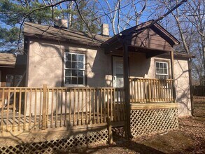 Building Photo - 3261 University Pkwy