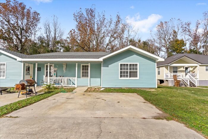 Primary Photo - 20017 Sunshine Dr