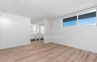 Building Photo - 420 Monterey Ln