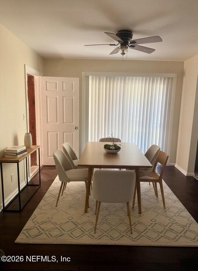 Foto del edificio - 6316 Mercado Dr