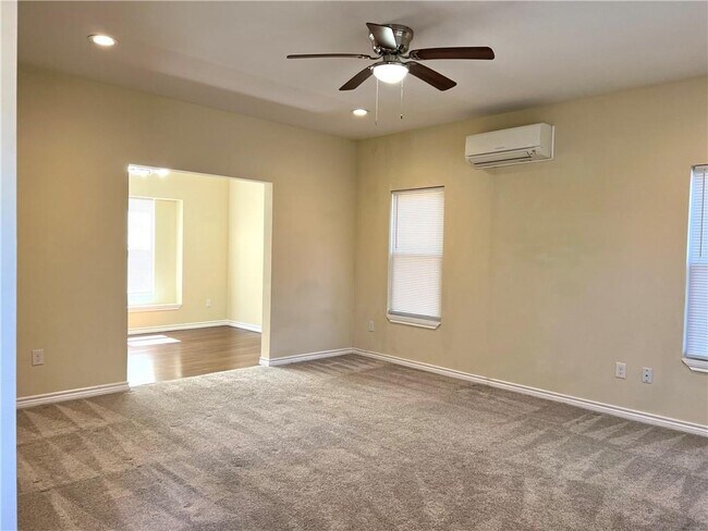 Building Photo - 807 Prize Oaks Dr