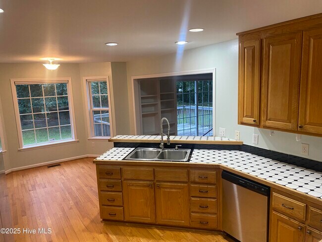 Foto del edificio - 212 Riverbend Rd