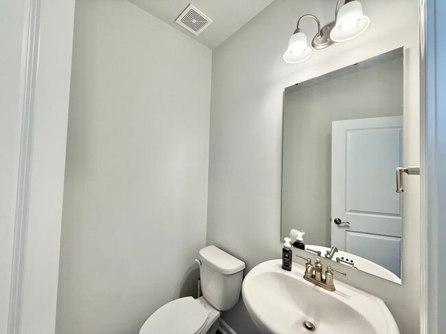 Foto del edificio - Stunning 3BD, 2.5BA Wendell Townhome with a 2-Car Garage in a Gorgeous HOA Community with Premium...