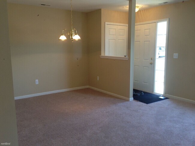 Foto del edificio - 2 br, 1.5 bath Townhome - 22031 Fairlane Blvd
