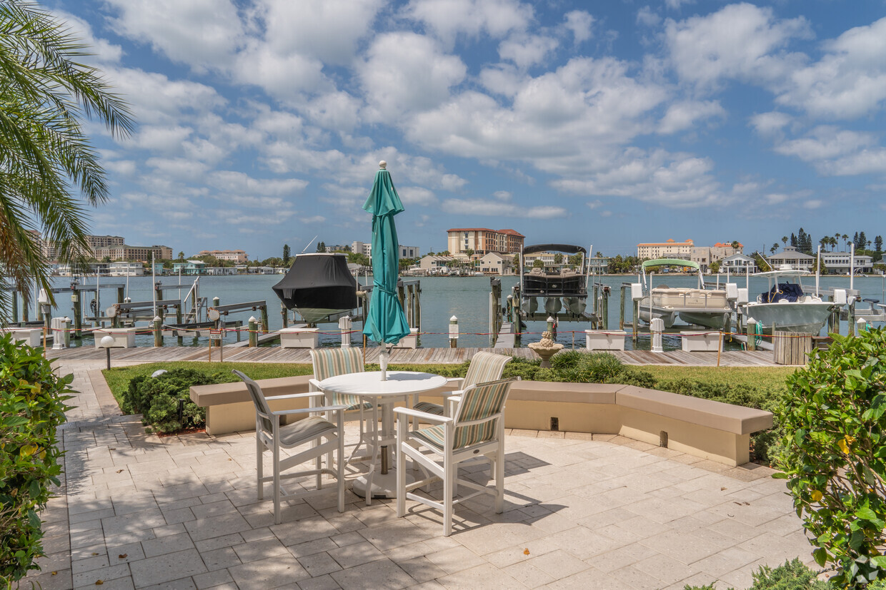 Outdoor Waterfront Seating and Docks - Island Walk Condominium