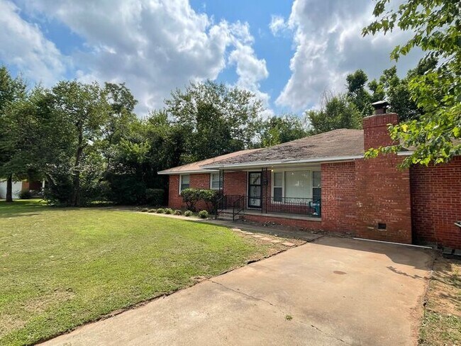 Building Photo - Fantastic Central Norman 3 Bed 1 Bath