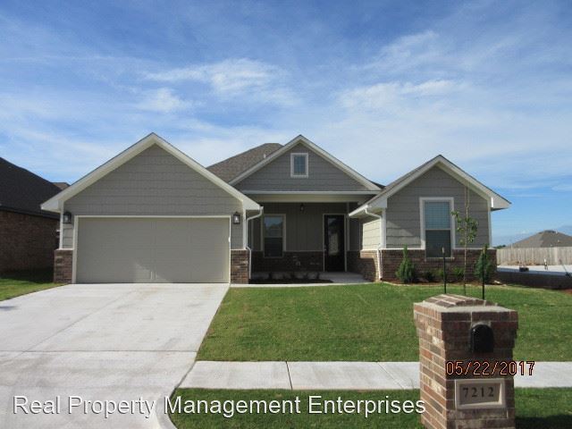 Primary Photo - 4 br, 2.5 bath House - 7212 NW 146th St