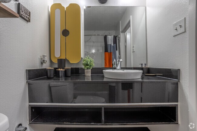 Estudio - 236 pies cuadrados (estudio estándar (unidad modelo)) - Baño - The Reserve at Rye