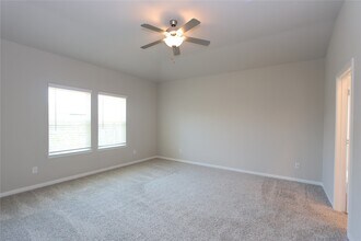 Building Photo - 7219 Toluca Dr