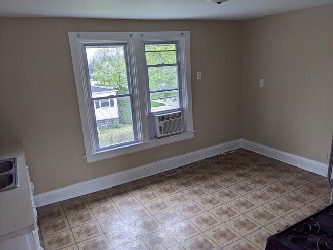 Building Photo - 508 N Raynor Ave
