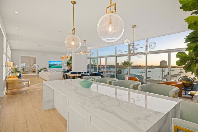 Foto del edificio - 7934 West Dr