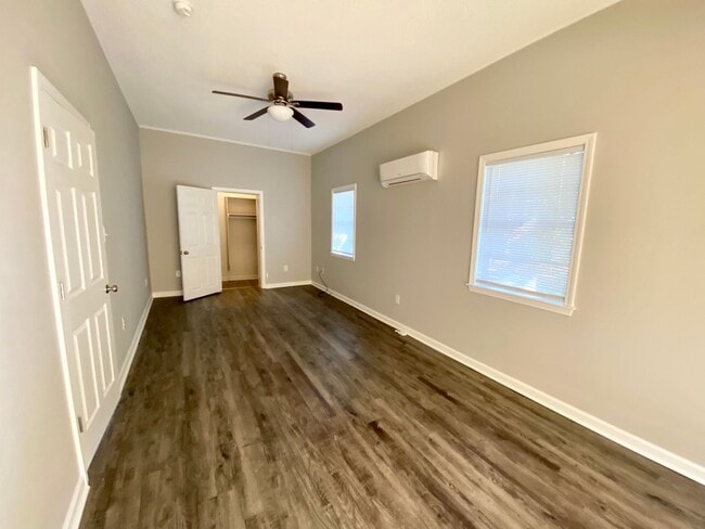 Building Photo - 1302 N Maple St