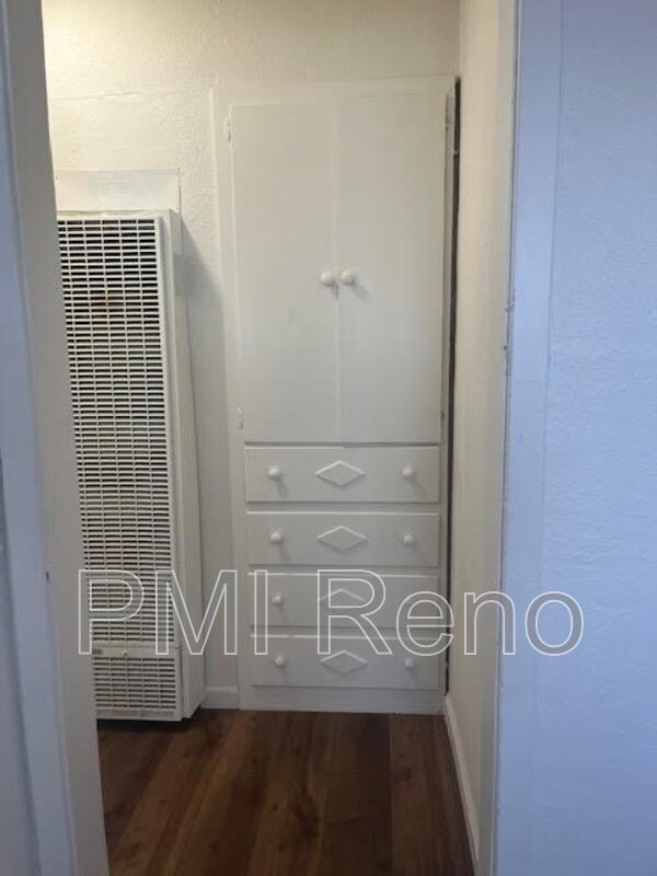 Building Photo - 614 Kuenzli St