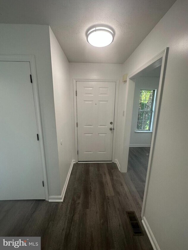 326 Cashel Ct Unit 326, Aston, PA 19014 Room for Rent in Aston, PA