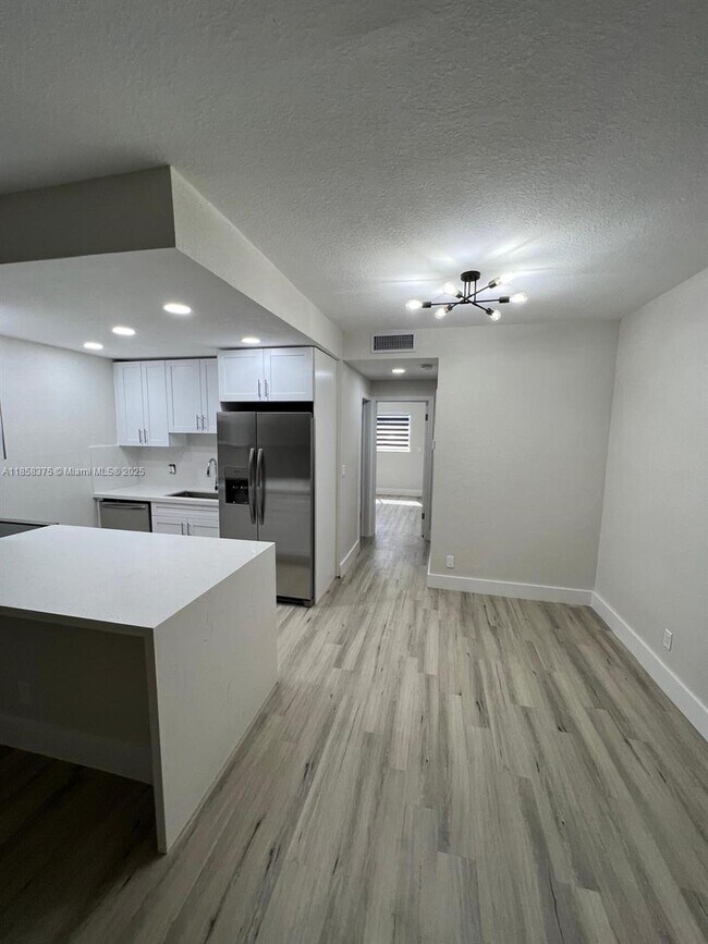 Foto del edificio - 2665 Middle River Dr