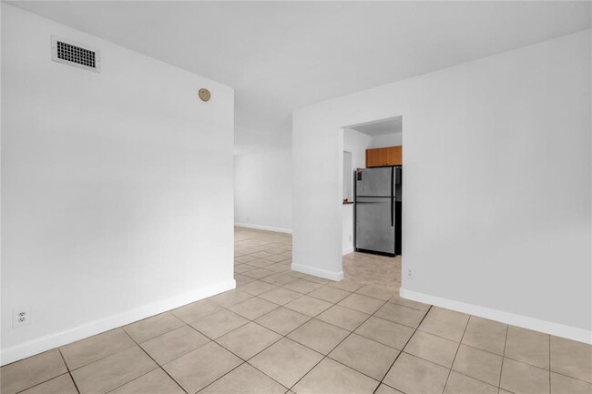 Building Photo - 4729 NW 9th Dr