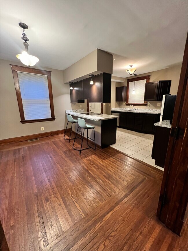 Kitchen Island - 21 Glenwood Ave