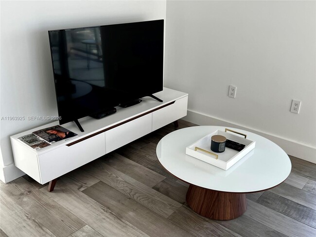 Foto del edificio - 121 NE 34th St