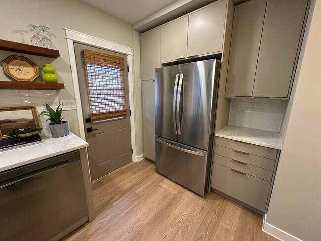 Foto del edificio - 9175 Kardel Dr