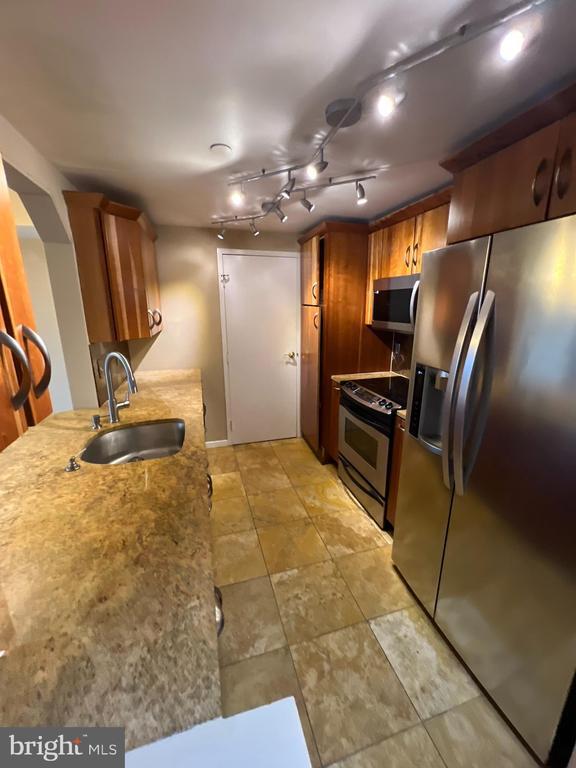 Foto del edificio - 1530 Key Blvd