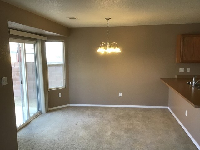 Building Photo - Spacious and Open Two Story Home