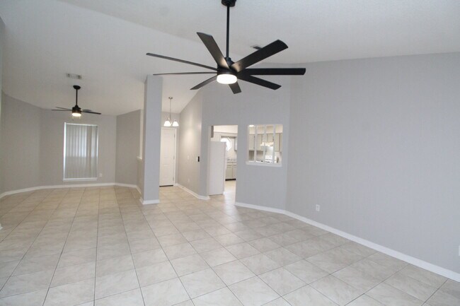 Foto del edificio - West Pensacola Brick Home with Vaulted Ceilings, Split Floor Plan, Open Living Design & Easy Acce...