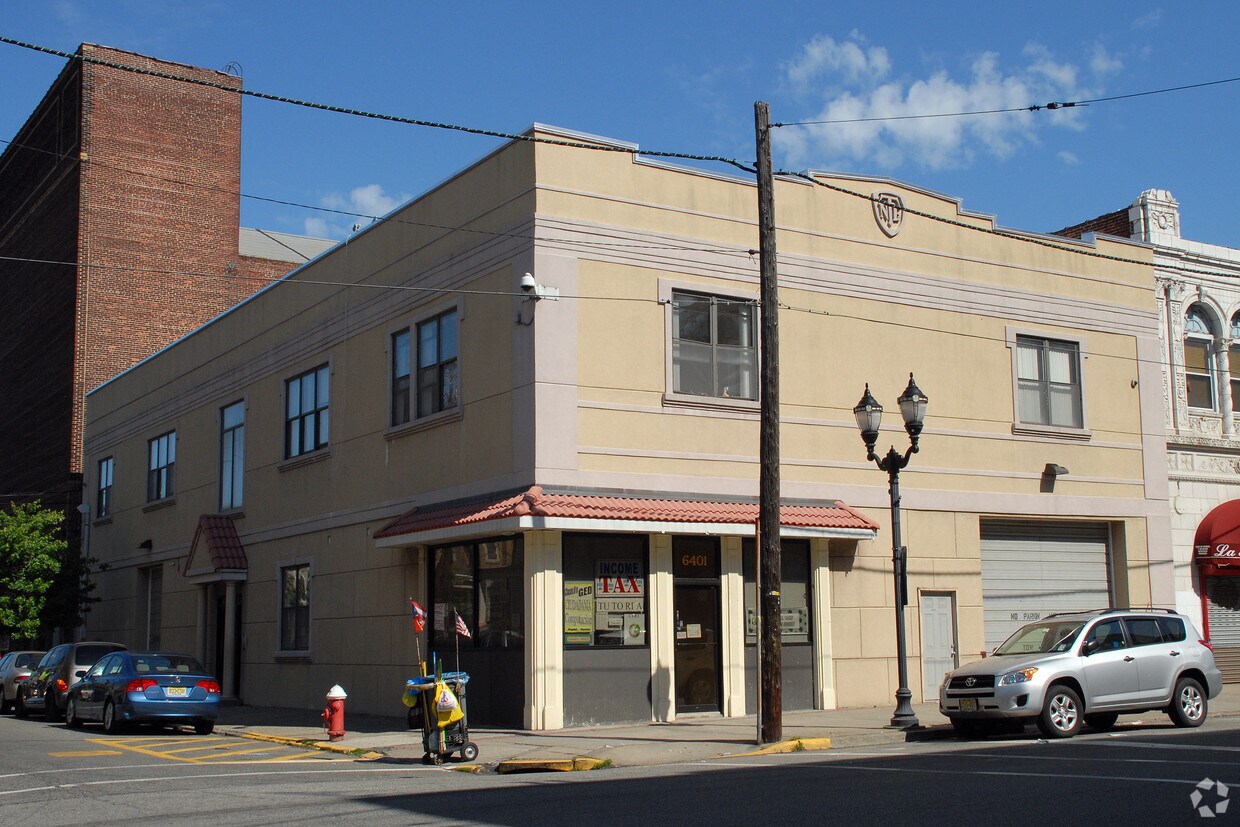 Primary Photo - 100 64th St