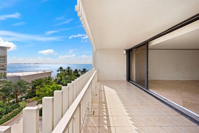 Foto del edificio - 3 Grove Isle Dr