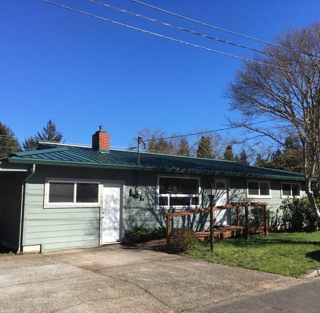 Building Photo - 3320 Fernwood Pl