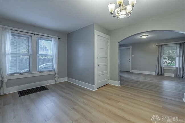 Building Photo - 9 S Maple Ave