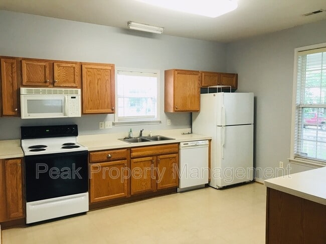 Building Photo - 1903 Elmsmere Ave