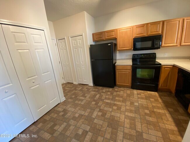 Building Photo - 445 Scrub Jay Dr