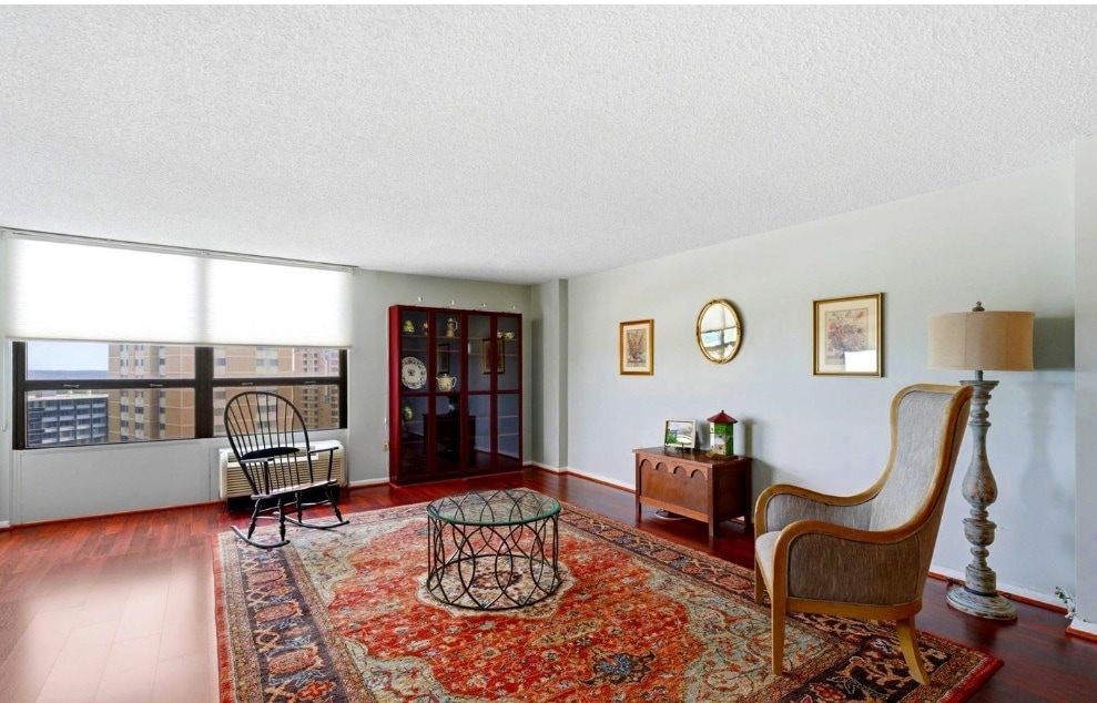 Photo - 205 E Joppa Rd (Towson, MD)