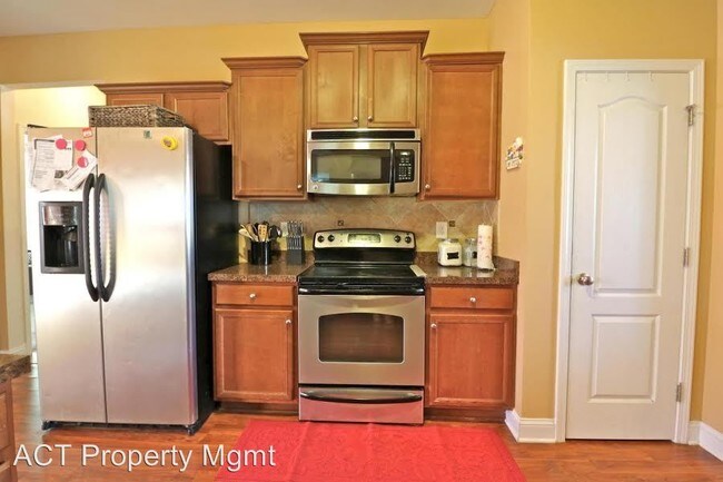 Building Photo - 497 Equestrian Way