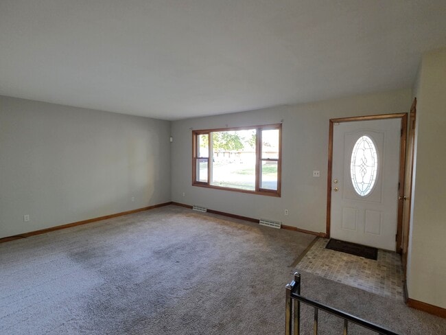 Building Photo - 2132 Kaskaskia Dr