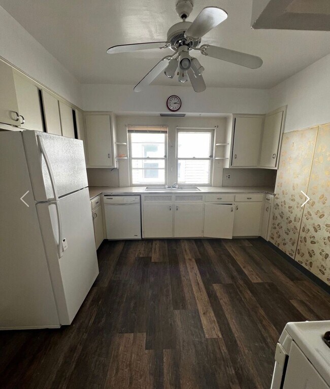 Building Photo - E. 128th Street 2672