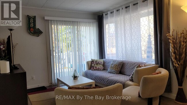 Building Photo - 18 16th St S