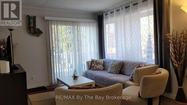 Photo du bâtiment - 18 16th St S